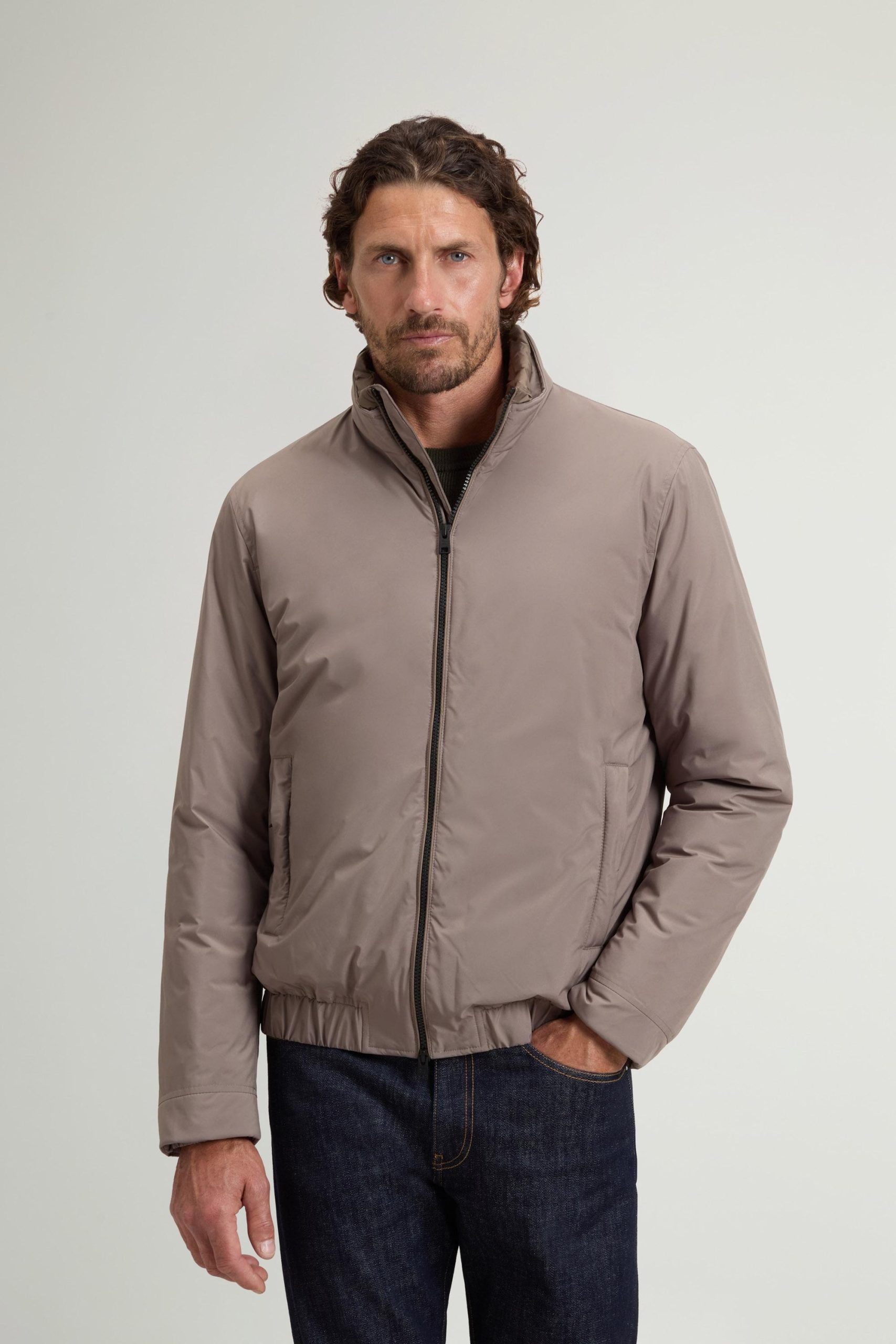 bomberjacke-herren-526dqc-1.jpg Gefütterte Cloud Bomberjacke Herren braun | Woolrich DE – Bild 1