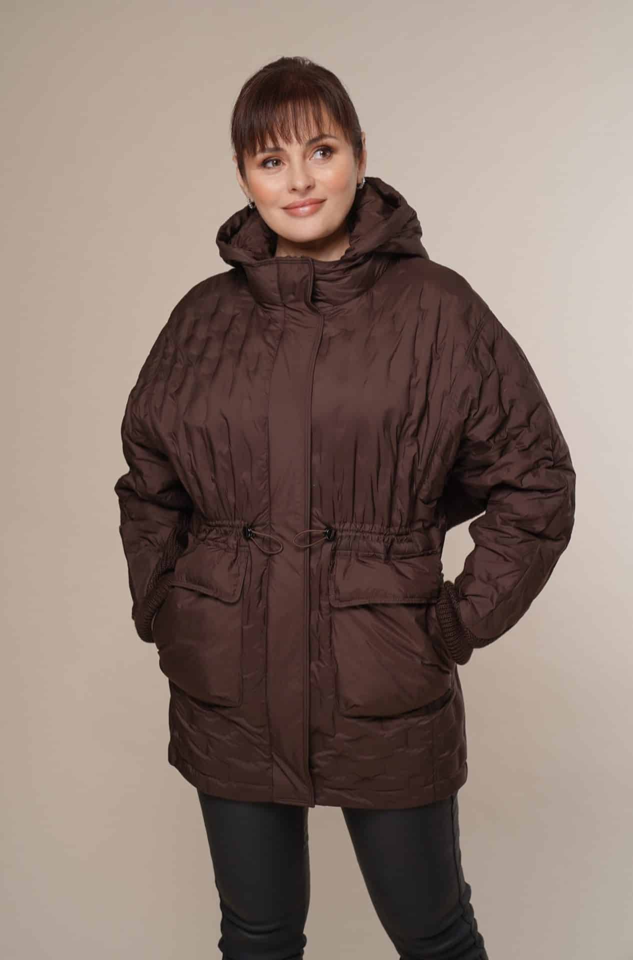 daunenjacke-damen-580uyn-1.jpg Art 6170 | Steppjacke | Daunenjacke | Damen | kastanienbraun | Kapuze | Herbst | Frühling | 42, 44, 46, 48, 50. DE GR Fashion Mix – Bild 1