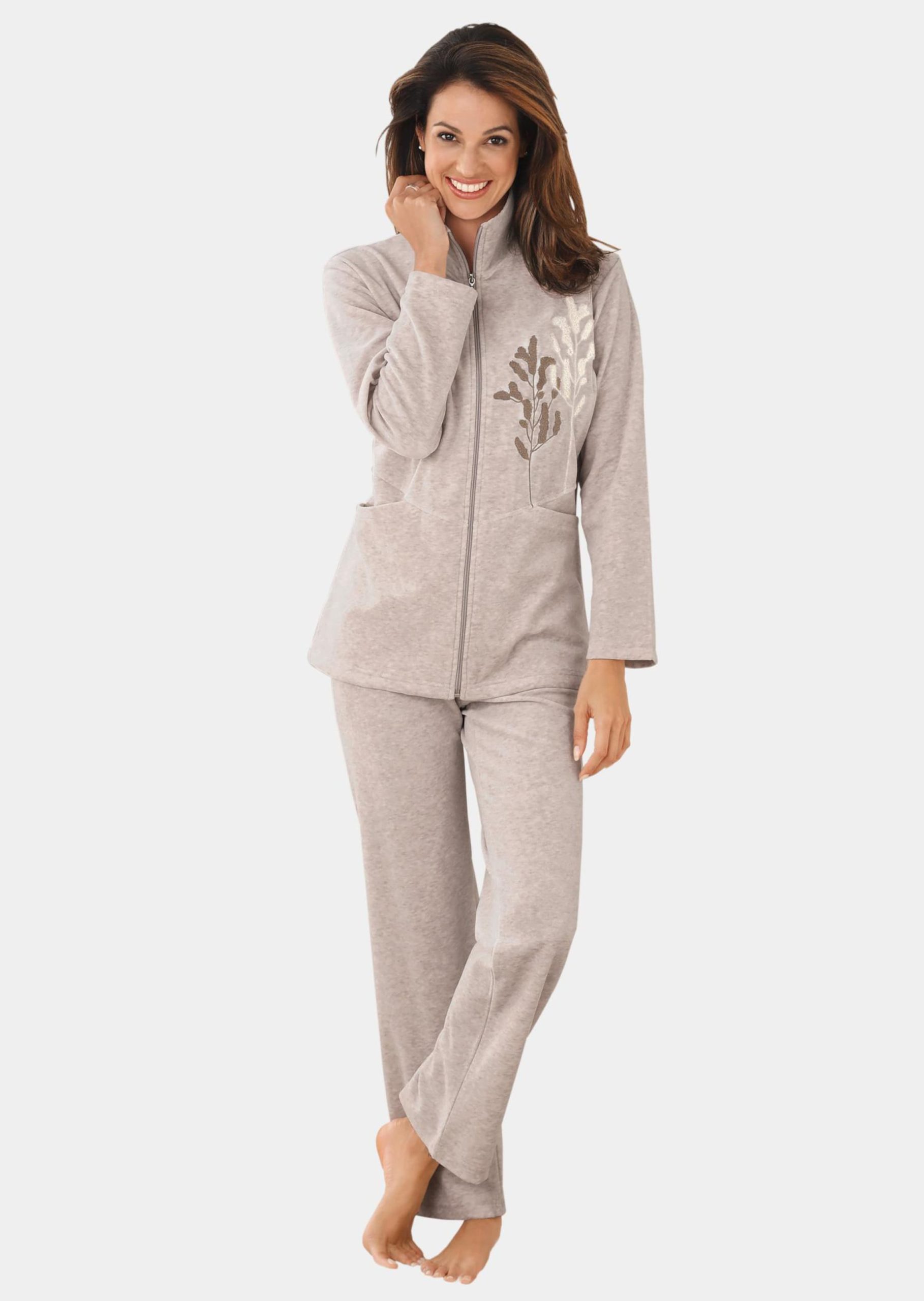hausanzug-damen-851xth-1.jpg Nicki Hausanzug mit modischer Stickerei 19 – Bild 1