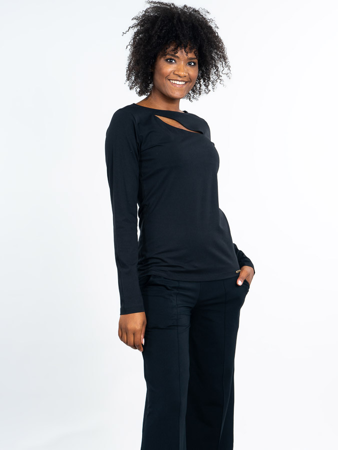 langarmshirt-damen-746vfd-1.jpg Schwarzes Shirt langarm, Wollshirt aus Baumwolle für Frauen und Damen, figurbetonter Wollpullover, Wintershirt mit langem Arm, Top 1/1 Arm, Longshirt Paleau from organic cotton GOTS Jersey black von Chapati ansehen und kaufen – Bild 1