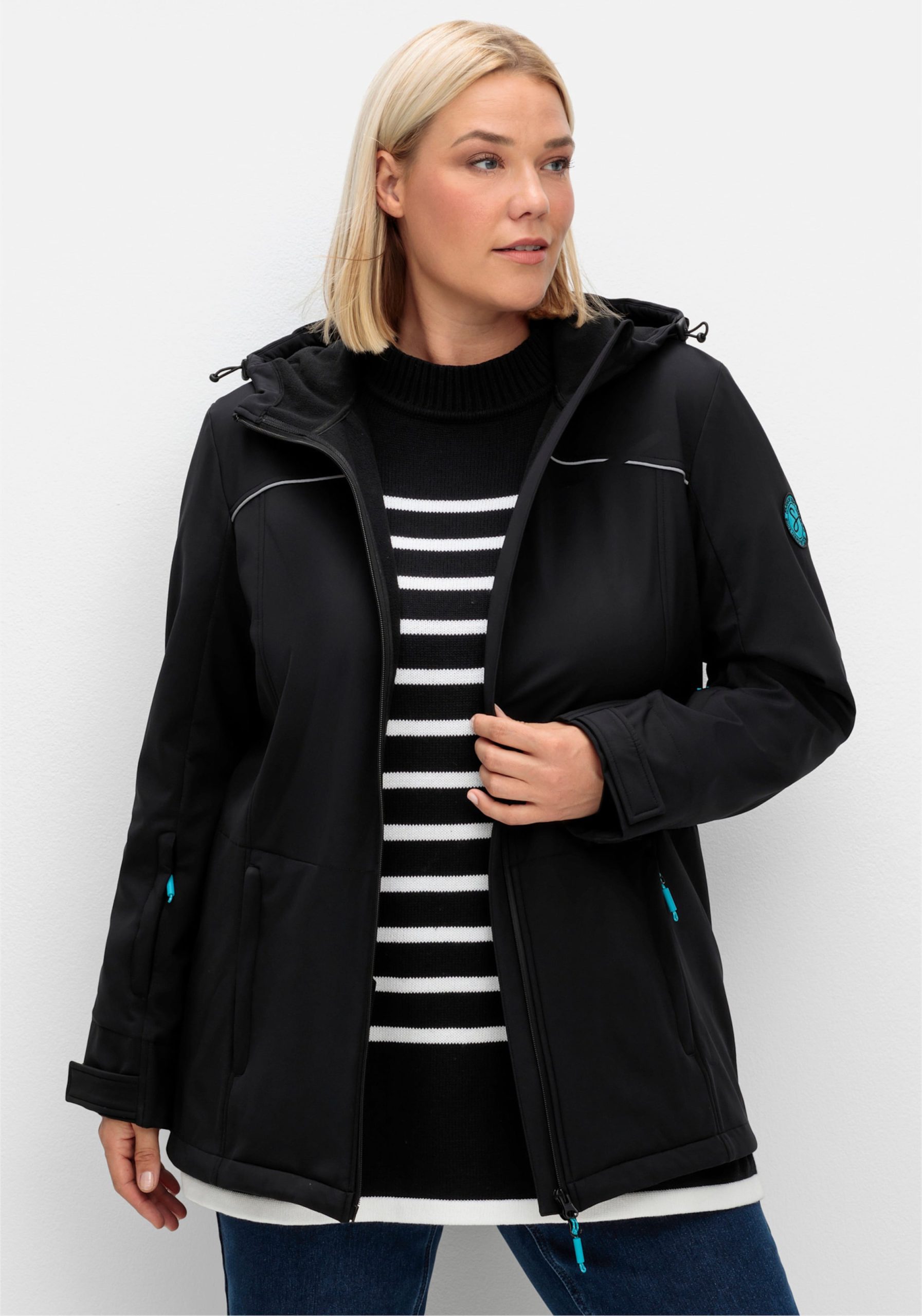skijacke-538rld-1.jpg sheego Skijacke aus Softshell, wasser und windabweisend in schwarz | Sheego – Bild 1