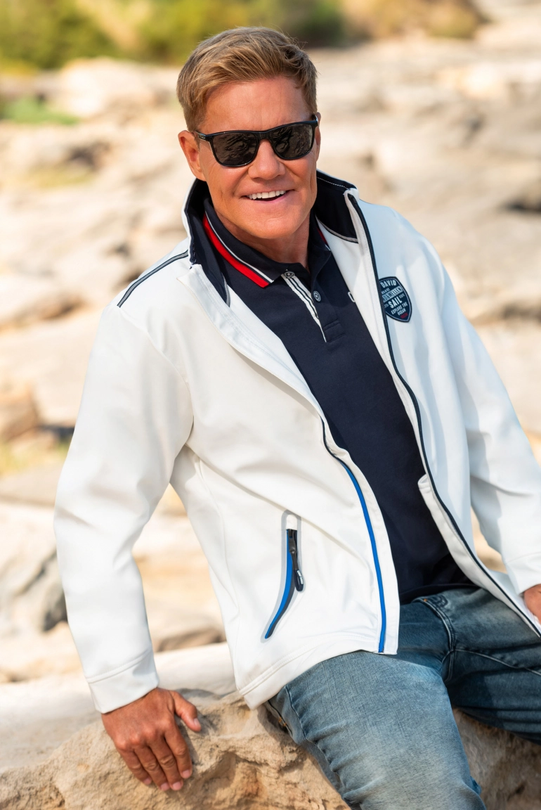softshelljacke-505svg.webp Softshelljacke mit Patch und Print ivory – Bild 1