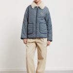 Kurze Steppjacke mit Kapuze