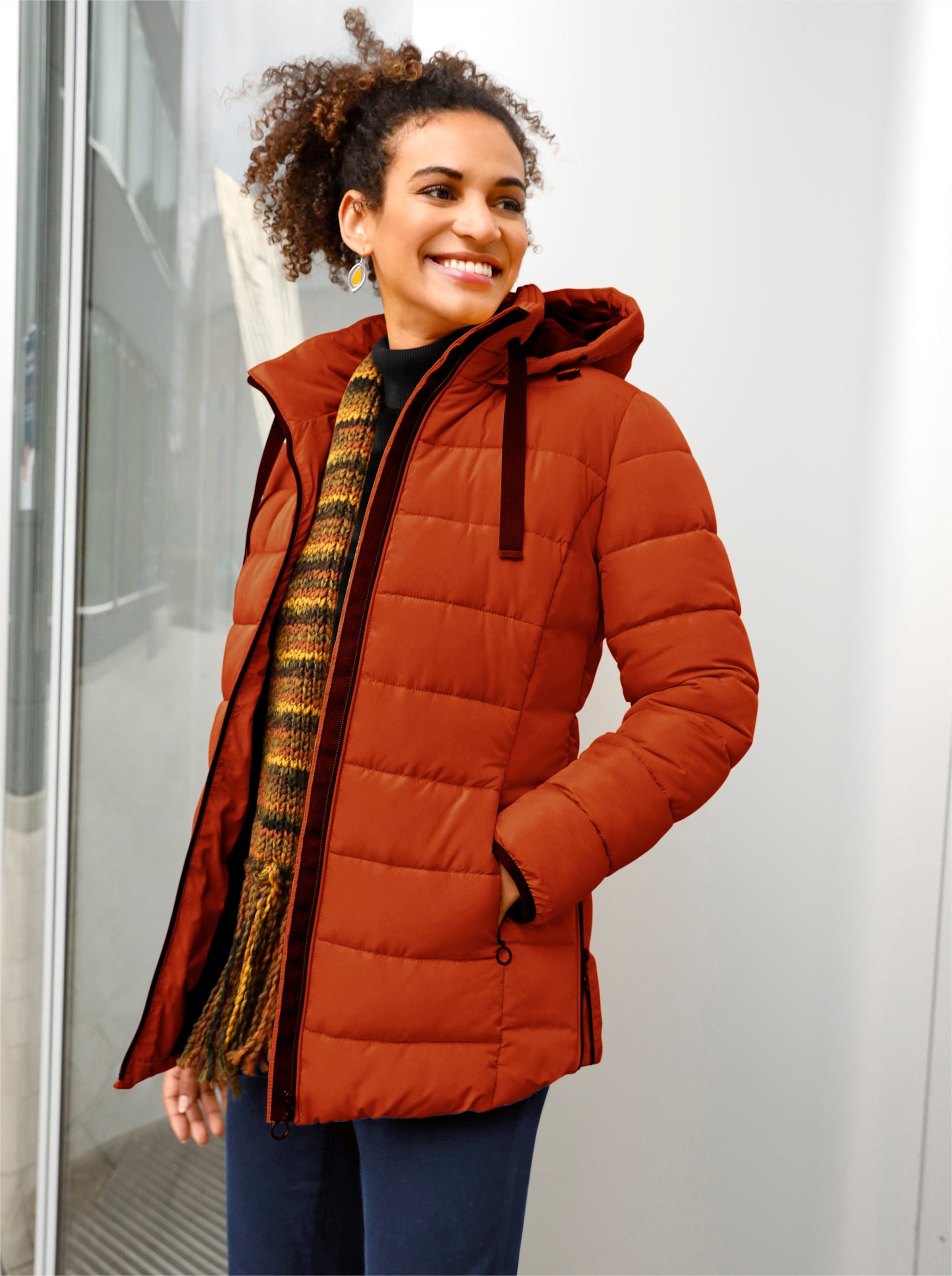 steppjacke-682azt-1.jpg Steppjacke mit elastischer Kontrast Paspelierung in rostrot | heine – Bild 1