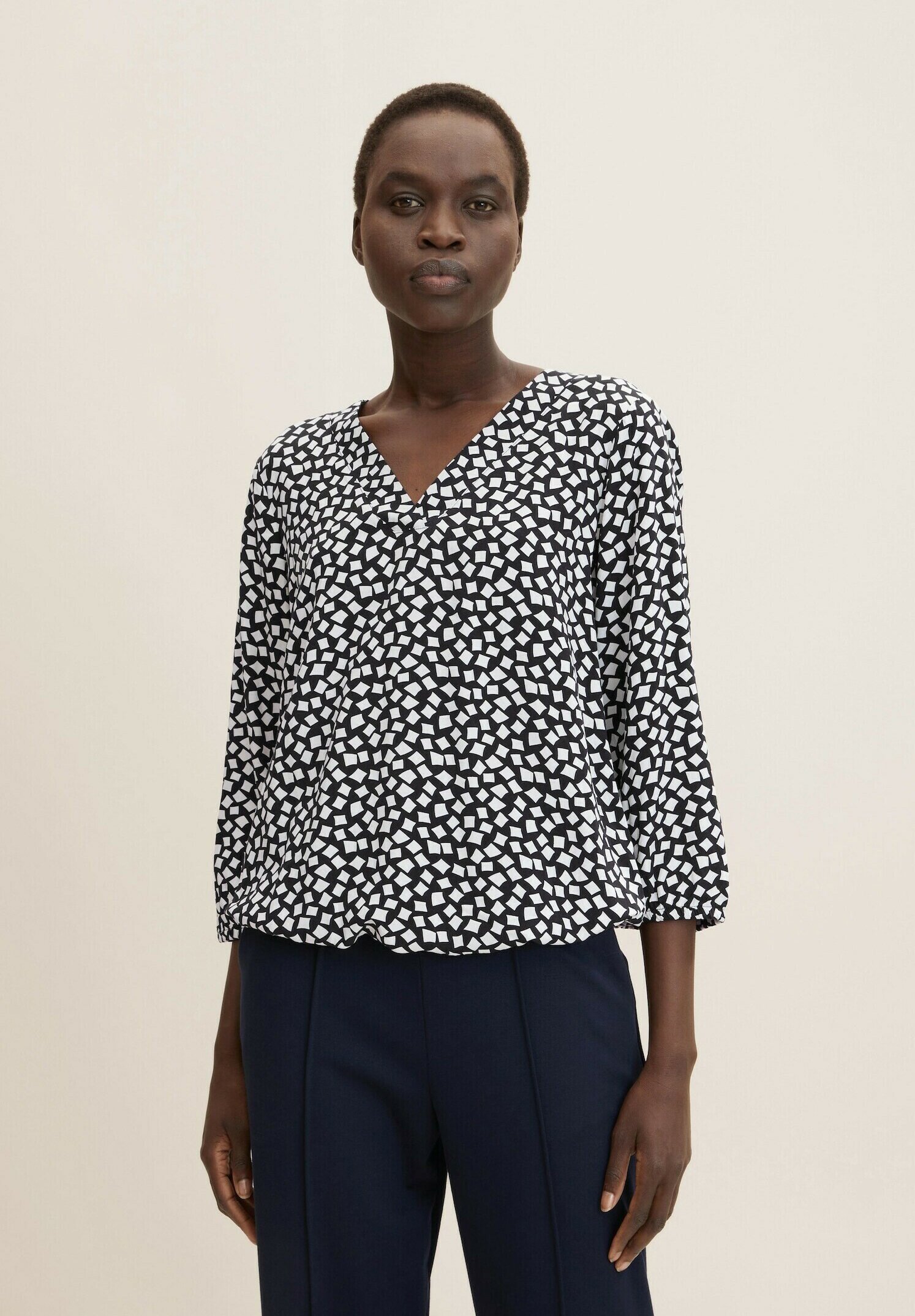 tom-tailor-damen-832are-1.jpg TOM TAILOR Bluse navy geometric design/schwarz Zalando – Bild 1