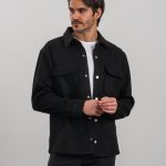 Leichte Schwarze Herren Jacke mit großen Brusttaschen | Dünne Herren Jacke | Herren Overshirt Schwarz | FORÀGE