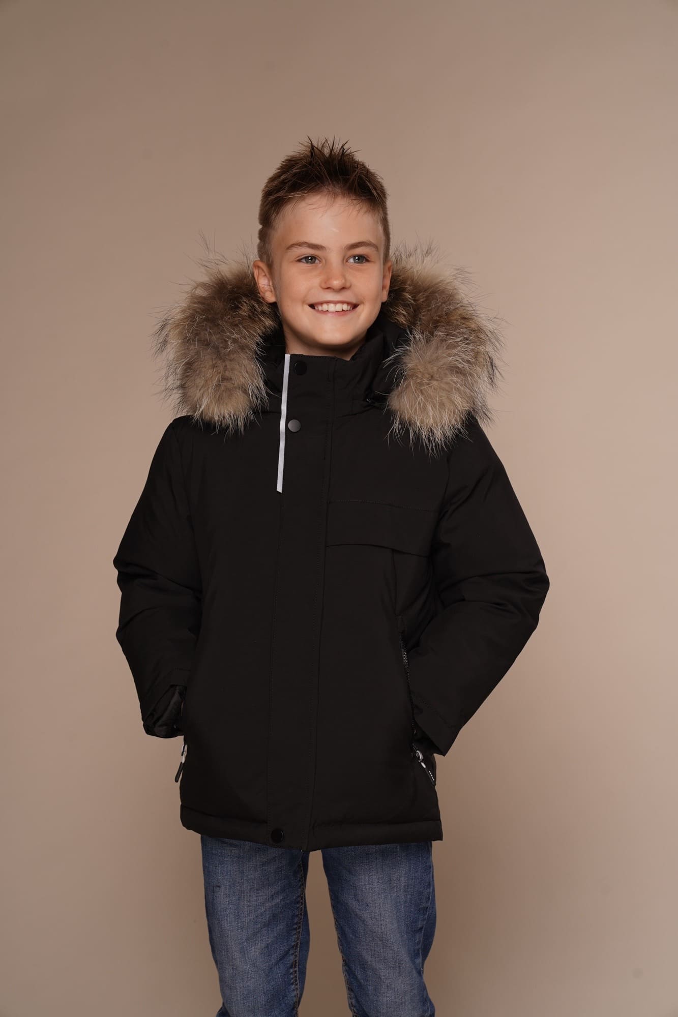 winterjacke-kinder-858nzh-1.jpg Art 039 | Winterjacke | Junge | Kinder | Parka | schwarz | Waschbär | Größen: 116, 122, 128, 134 cm. – Bild 1