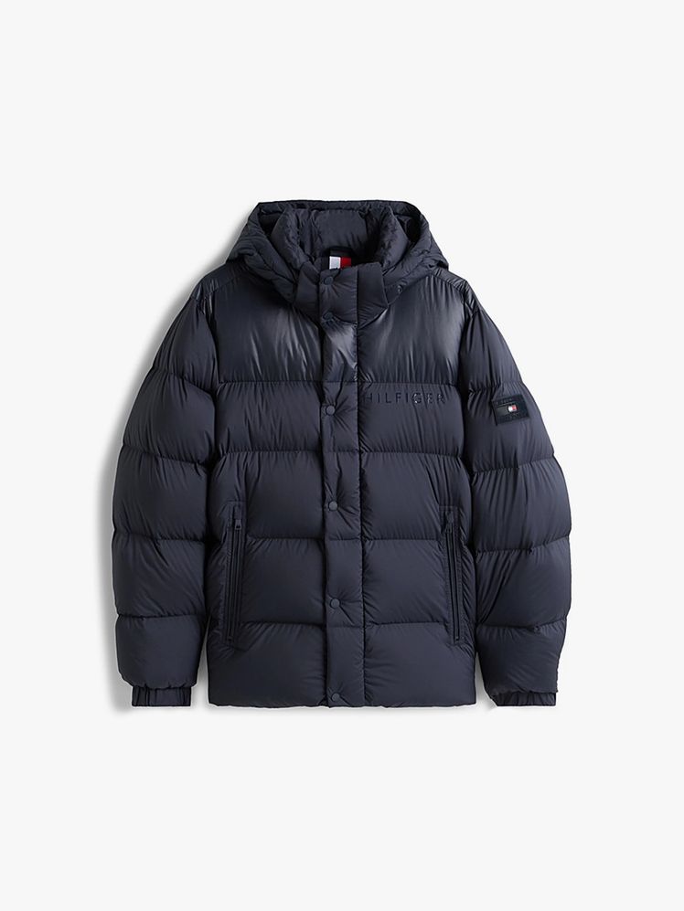 winterjacken-fuer-herren-494xcs.jpg Die beste Winterjacke für Herren: 10 schöne und warme Modelle | GQ Germany – Bild 1